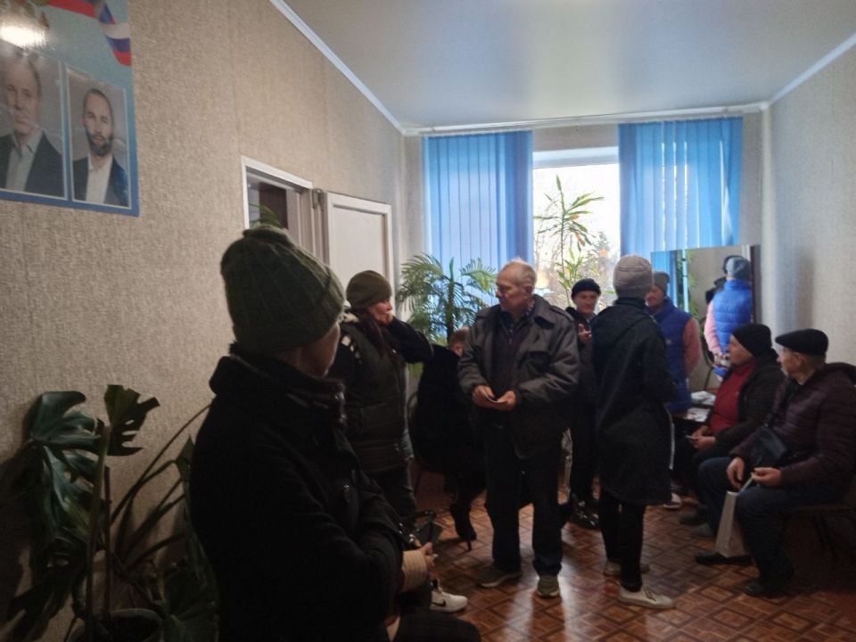Пенсионерам Федоровского территориального отдела продолжают помогать в оформлении банковских карт Пенсионерам Федоровского территориального отдела продолжают помогать в оформлении банковских карт