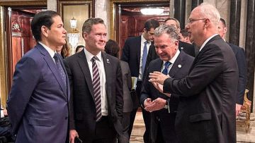     ,   Financial Times,    :