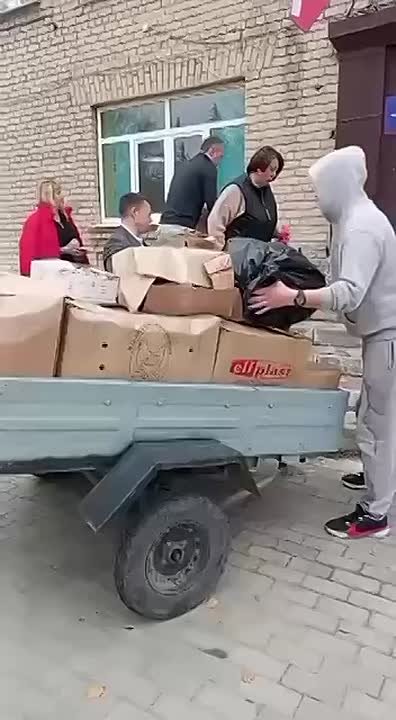 5 тонн гуманитарной помощи доставили в Геническ волонтеры из Краснодарского края