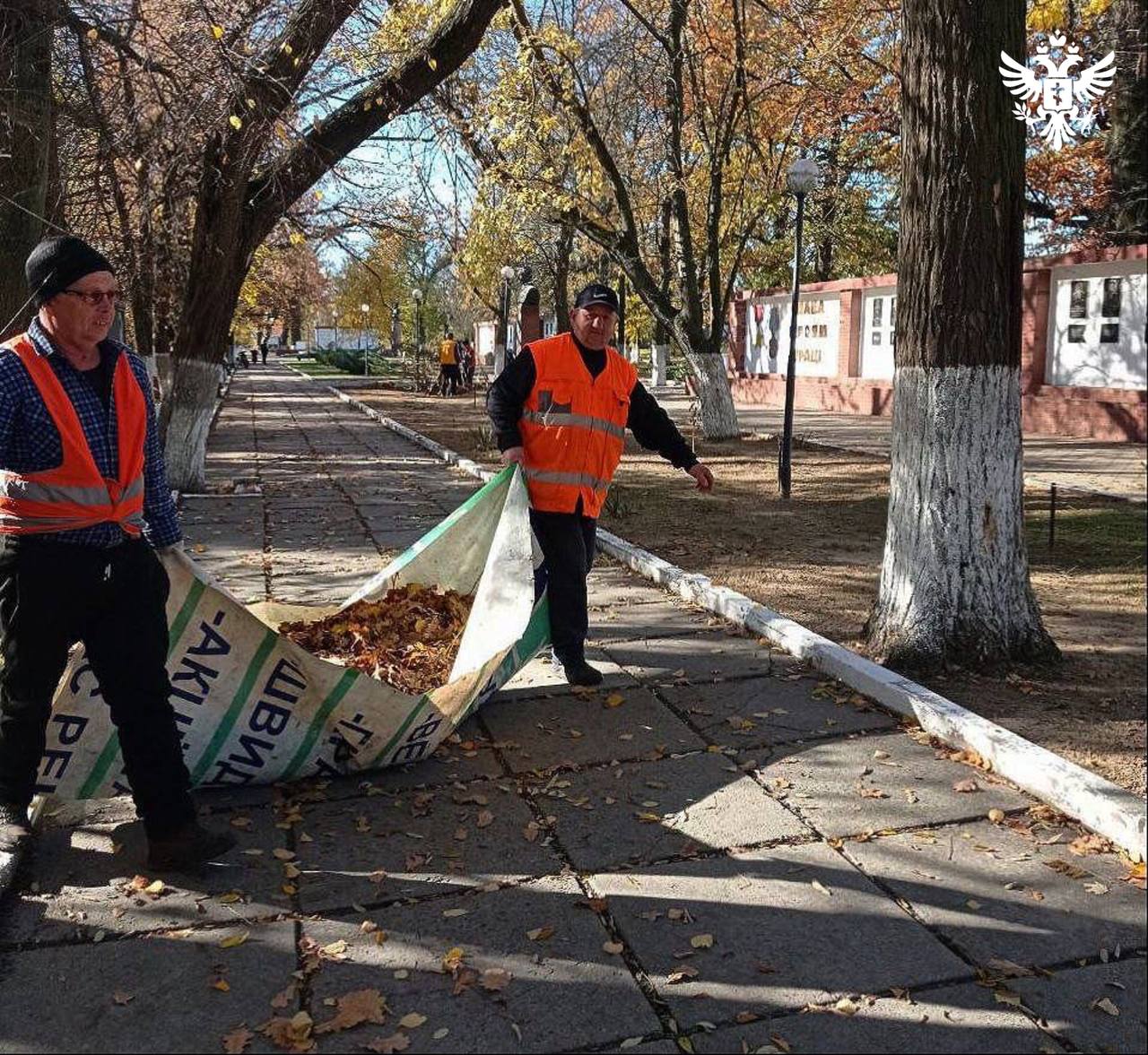 Работы по благоустройству в Голой Пристани не прекращаются, несмотря на обстрелы Работы по благоустройству в Голой Пристани не прекращаются, несмотря на обстрелы
