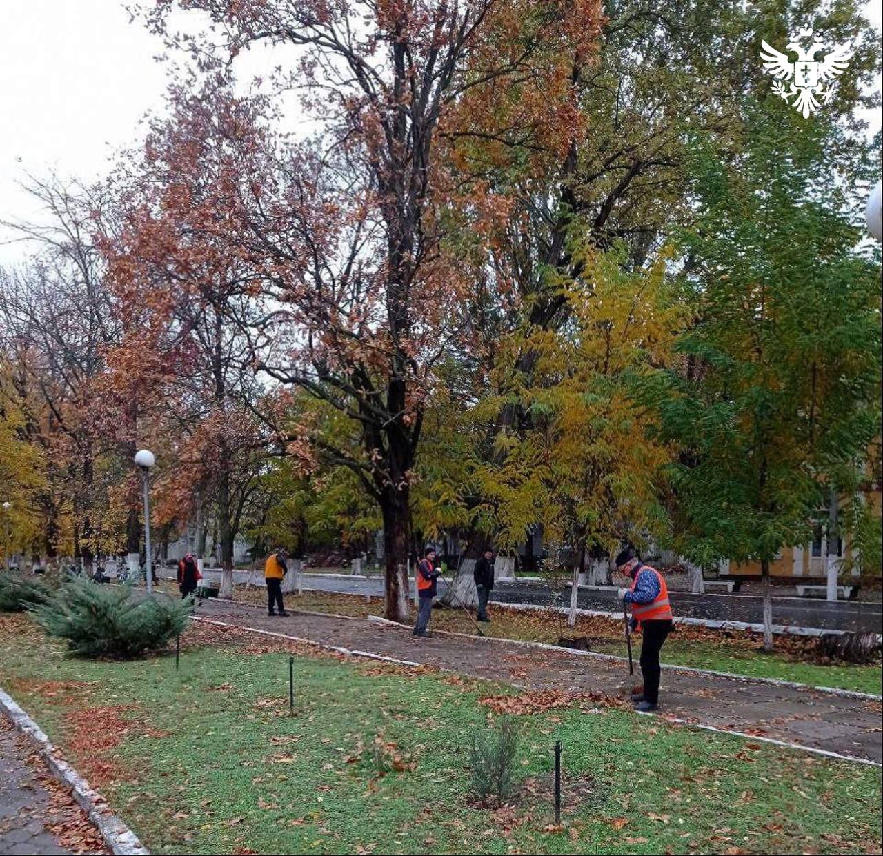 Работы по благоустройству в Голой Пристани не прекращаются, несмотря на обстрелы Работы по благоустройству в Голой Пристани не прекращаются, несмотря на обстрелы