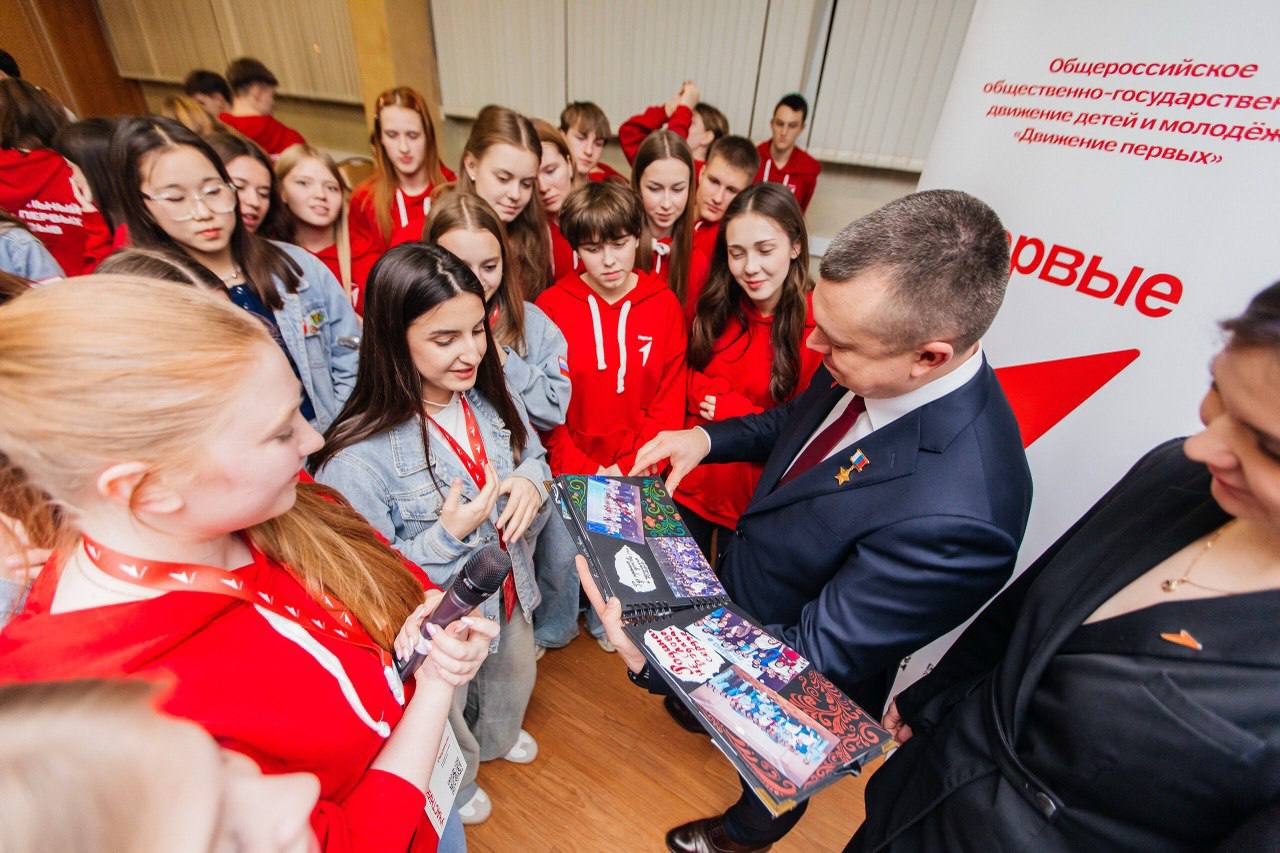 Сегодня участники Федерального Совета Первых II созыва провели очное заседание, на котором обсудили важные вопросы для дальнейшего развития Движения Первых Сегодня участники Федерального Совета Первых II созыва провели очное заседание, на котором обсудили важные вопросы для дальнейшего развития Движения Первых