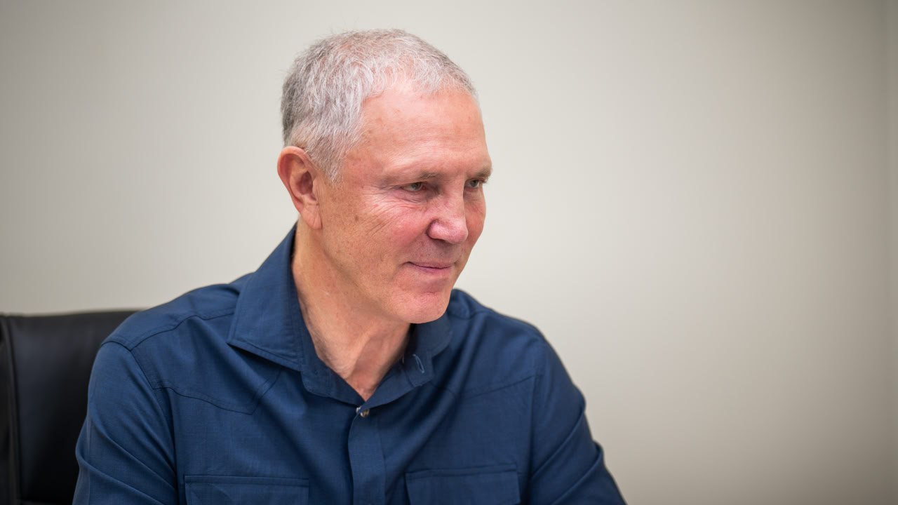 Владимир Сальдо: С директором Департамента развития новых телекоммуникационных сервисов Минцифры России Антоном Привезенцевым обсудили, как укрепить связь в сложных условиях