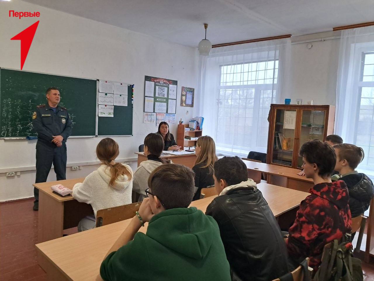Первые Горьковской школы побывали на встрече с представителем МЧС России