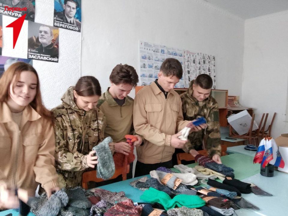 Первые Горьковской школы приняли участие в акции «Твои руки – их тепло» Первые Горьковской школы приняли участие в акции «Твои руки – их тепло»