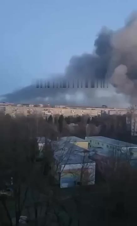 Огромый столб дыма в Тернополе после прилёта