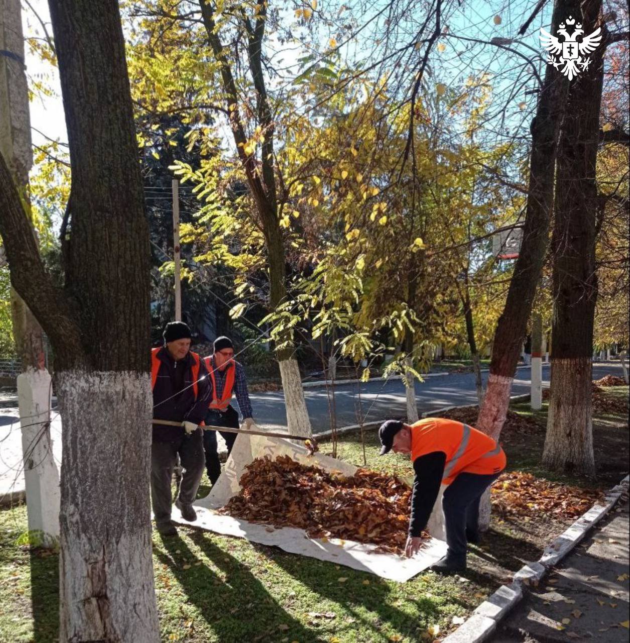 Работы по благоустройству в Голой Пристани не прекращаются, несмотря на обстрелы Работы по благоустройству в Голой Пристани не прекращаются, несмотря на обстрелы