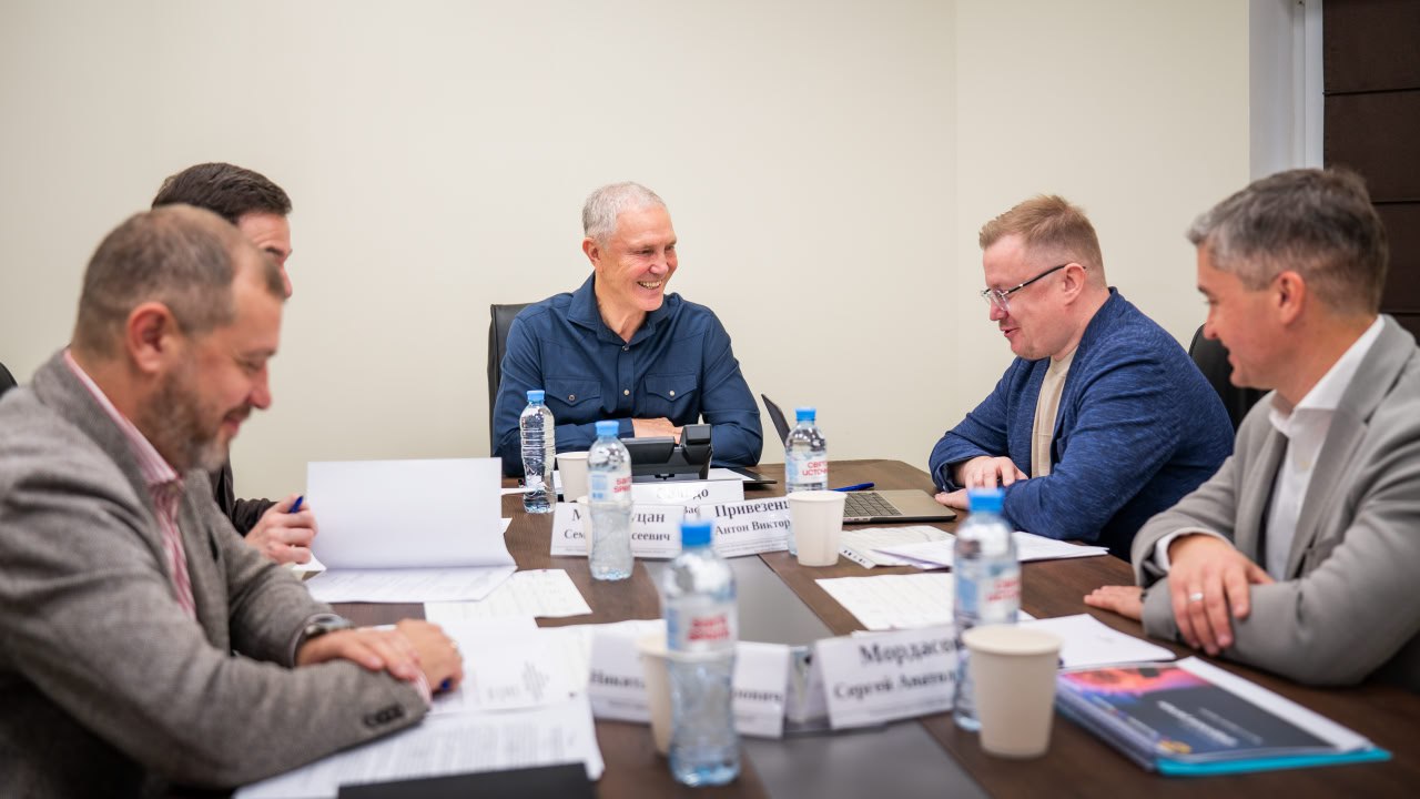 Владимир Сальдо: С директором Департамента развития новых телекоммуникационных сервисов Минцифры России Антоном Привезенцевым обсудили, как укрепить связь в сложных условиях Владимир Сальдо: С директором Департамента развития новых телекоммуникационных сервисов Минцифры России Антоном Привезенцевым обсудили, как укрепить связь в сложных условиях