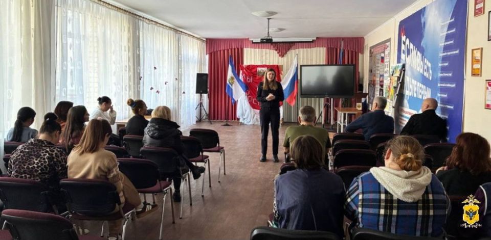 В Скадовском округе полицейские проинформировали педагогов о способах противодействия дистанционным мошенникам