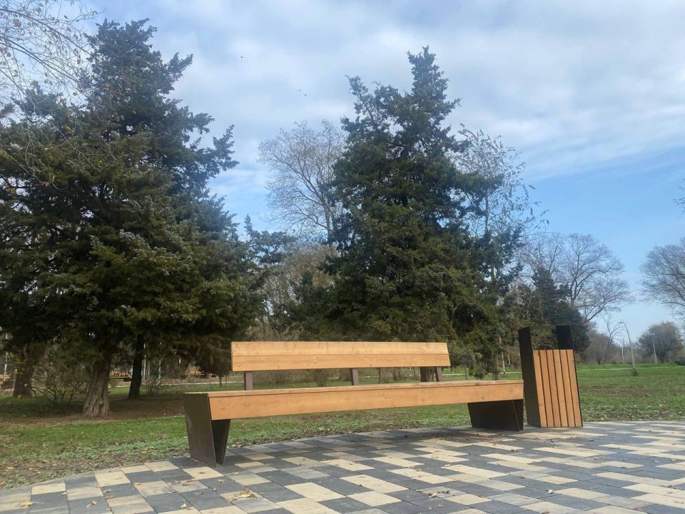 В Скадовске подходят к концу работы по обустройству Молодежного сквера В Скадовске подходят к концу работы по обустройству Молодежного сквера