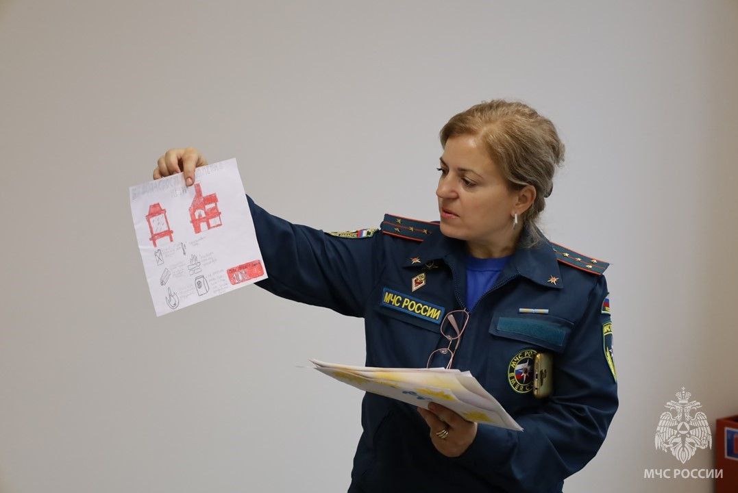 Не только спасать, но и учить: как сотрудники МЧС России воспитывают новое поколение Не только спасать, но и учить: как сотрудники МЧС России воспитывают новое поколение