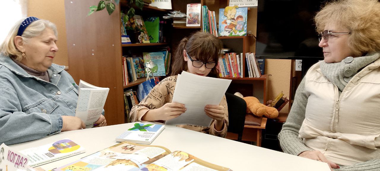 Книги, которые знают все!. Ко Дню словарей и энциклопедий в Геническе и населенных пунктах округа – Новоалексеевке, Павловке, Ровном, Новоивановке, Счастливцево, Петровке, Алексеевке, Новогригоровке, Азовском, Новодмитровке... Книги, которые знают все!. Ко Дню словарей и энциклопедий в Геническе и населенных пунктах округа – Новоалексеевке, Павловке, Ровном, Новоивановке, Счастливцево, Петровке, Алексеевке, Новогригоровке, Азовском, Новодмитровке...