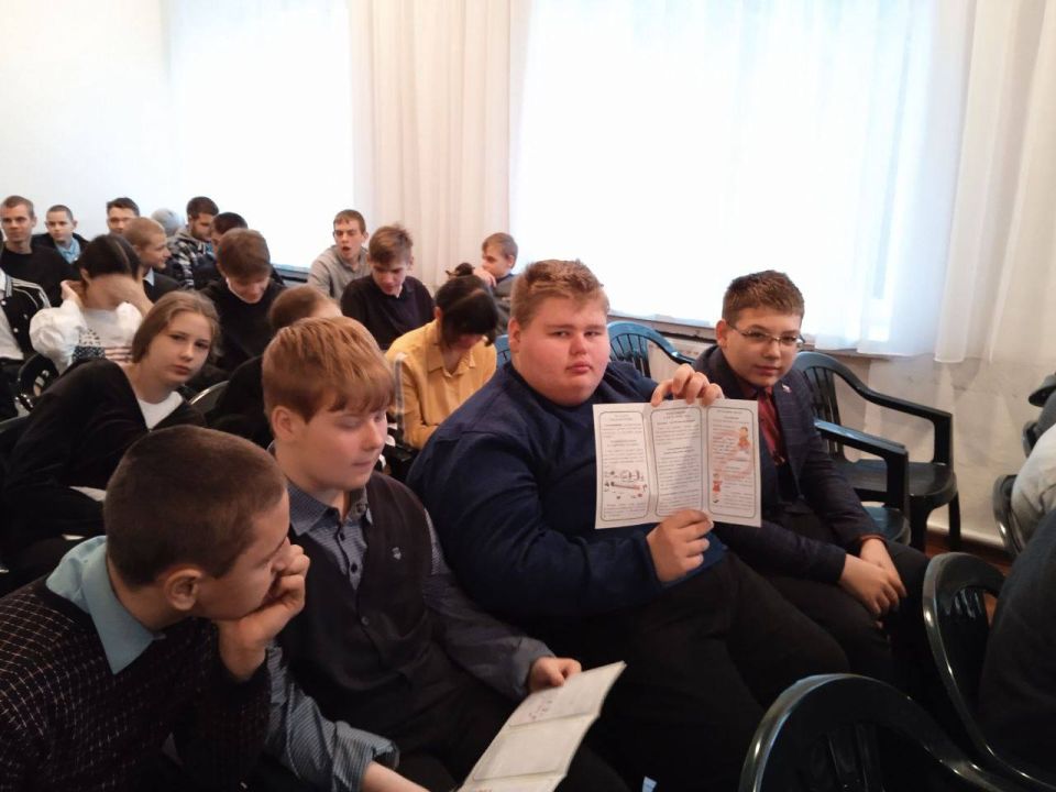 Сотрудники администрации Чаплинского муниципального округа и "Чаплинского культурно-досугового центра" провели лекцию «Скажи курению — нет!» Сотрудники администрации Чаплинского муниципального округа и "Чаплинского культурно-досугового центра" провели лекцию «Скажи курению — нет!»