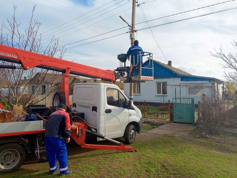 Коммунальные работники Каховки каждое утро выходят на улицы, чтобы поддерживать чистоту и благоустройство города Коммунальные работники Каховки каждое утро выходят на улицы, чтобы поддерживать чистоту и благоустройство города