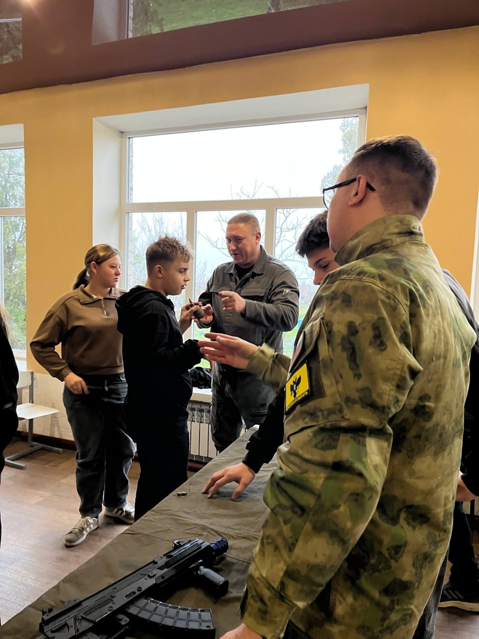 В Петровской школе прошло занятие по военной подготовке с центром “Воин” В Петровской школе прошло занятие по военной подготовке с центром “Воин”