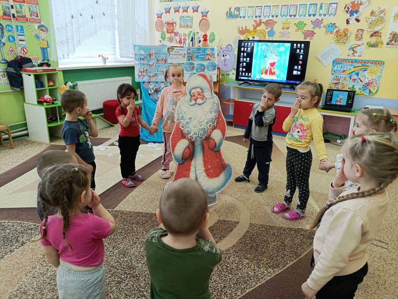 День рождения Деда Мороза: праздник в детских садах и школах Алешкинского и Голопристанского муниципальных округов День рождения Деда Мороза: праздник в детских садах и школах Алешкинского и Голопристанского муниципальных округов