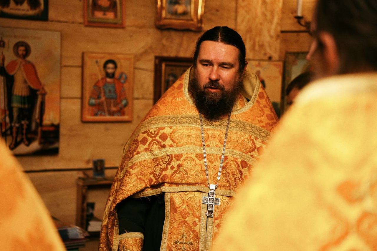 Сегодня на передовом пункте управления 299-го Ярославского полка в Херсонской области прошла церемония передачи одно из православных стягов командиру одного из батальонов! Возвращая древнерусские традиции, эта реликвия... Сегодня на передовом пункте управления 299-го Ярославского полка в Херсонской области прошла церемония передачи одно из православных стягов командиру одного из батальонов! Возвращая древнерусские традиции, эта реликвия...