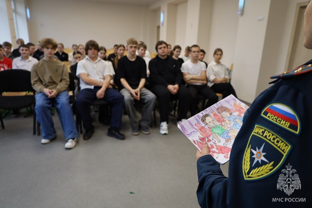 Не только спасать, но и учить: как сотрудники МЧС России воспитывают новое поколение Не только спасать, но и учить: как сотрудники МЧС России воспитывают новое поколение