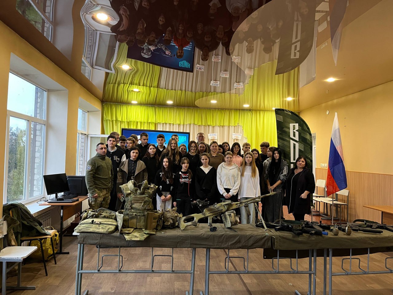 В Петровской школе прошло занятие по военной подготовке с центром “Воин”