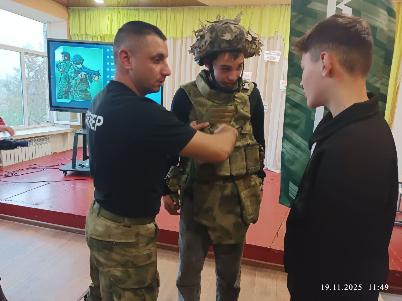 В Петровской школе прошло занятие по военной подготовке с центром “Воин” В Петровской школе прошло занятие по военной подготовке с центром “Воин”