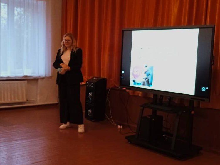 Сотрудники администрации Чаплинского муниципального округа и "Чаплинского культурно-досугового центра" провели лекцию «Скажи курению — нет!» Сотрудники администрации Чаплинского муниципального округа и "Чаплинского культурно-досугового центра" провели лекцию «Скажи курению — нет!»