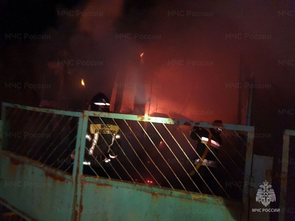 За минувшие сутки пожарно-спасательные подразделения МЧС Херсонской области реагировали на: