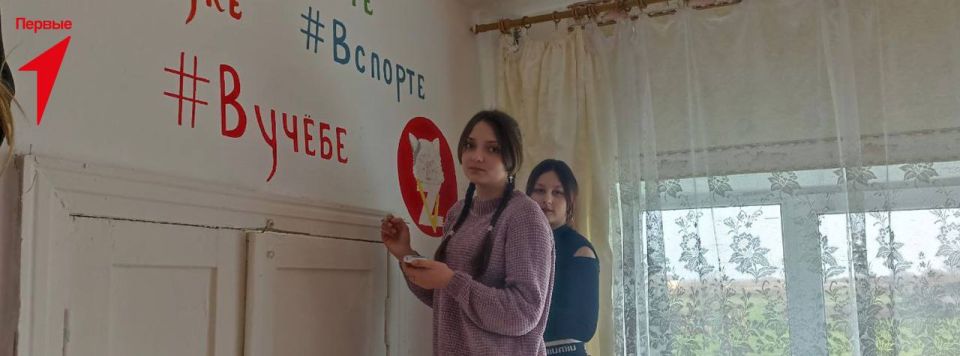 Первые Новопокровской школы создали яркое граффити Первые Новопокровской школы создали яркое граффити