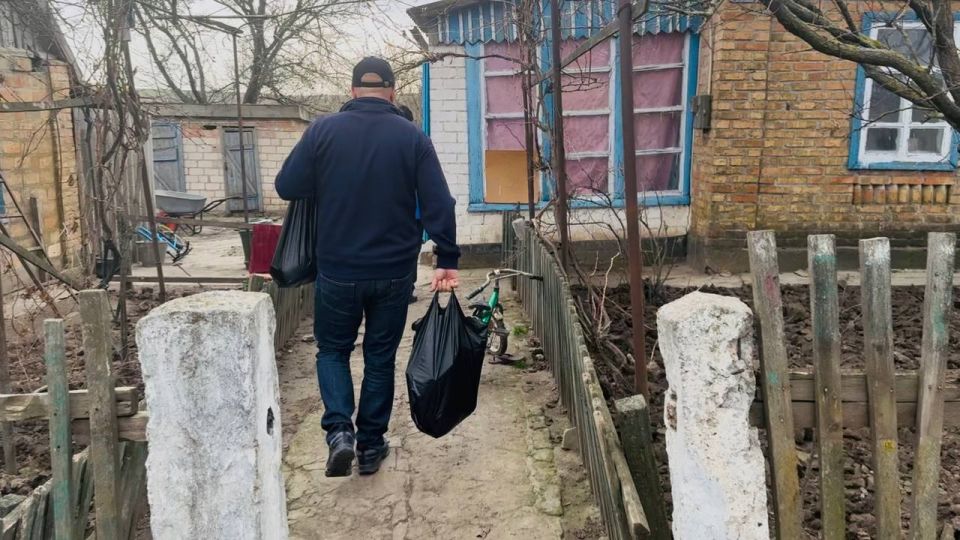 Игорь Кастюкевич: Посетил подшефную многодетную семью в Верхнем Рогачике Херсонской области. Игорь Кастюкевич: Посетил подшефную многодетную семью в Верхнем Рогачике Херсонской области.