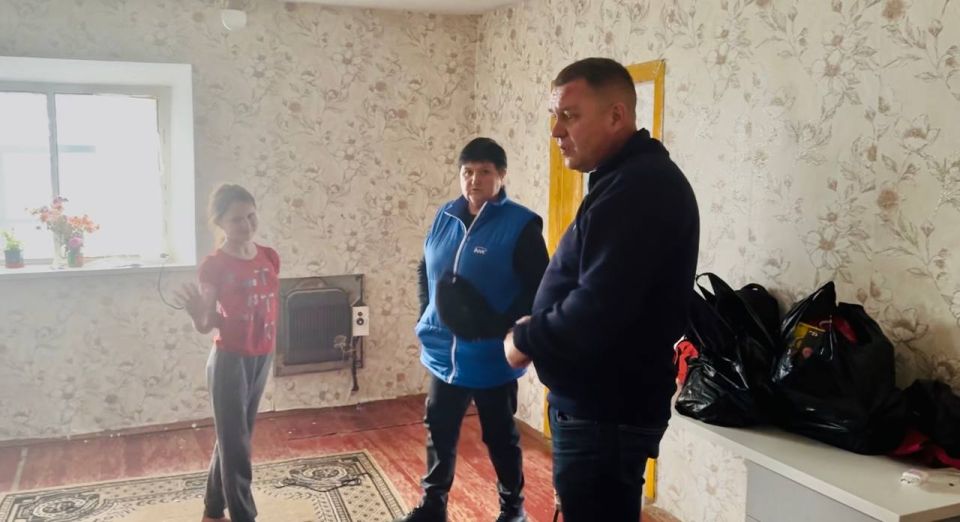 Игорь Кастюкевич: Посетил подшефную многодетную семью в Верхнем Рогачике Херсонской области. Игорь Кастюкевич: Посетил подшефную многодетную семью в Верхнем Рогачике Херсонской области.
