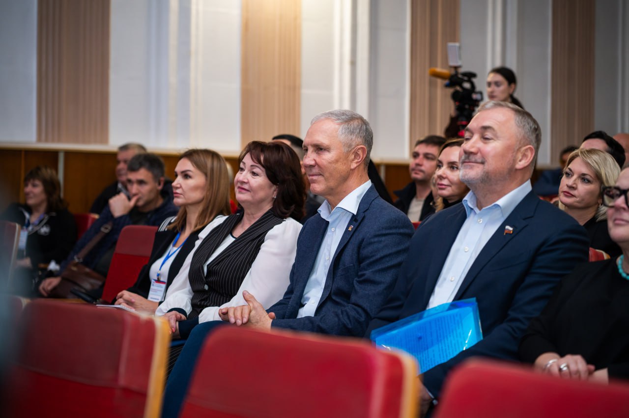 Сенатор Константин Басюк: безусловные приоритеты региона – на восстановлении и строительстве школ и больниц, спортивных и детских площадок, дорог