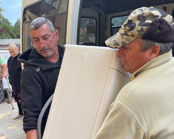 Стиральную машинку и другие бытовые принадлежности доставили новороссийские волонтеры в Херсонскую область Стиральную машинку и другие бытовые принадлежности доставили новороссийские волонтеры в Херсонскую область