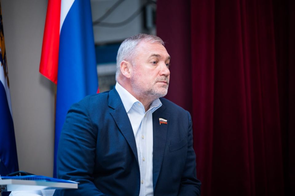 Владимир Сальдо: На Форуме муниципальных депутатов «Единой России» в Геническе одобрил идею грантов для проектов в округах и обсудил с коллегами работу на местах Владимир Сальдо: На Форуме муниципальных депутатов «Единой России» в Геническе одобрил идею грантов для проектов в округах и обсудил с коллегами работу на местах