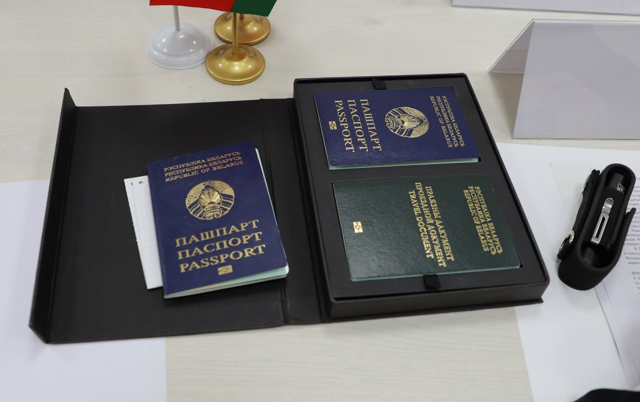 В эти дни делегация МВД России находится с визитом в нашей стране В эти дни делегация МВД России находится с визитом в нашей стране