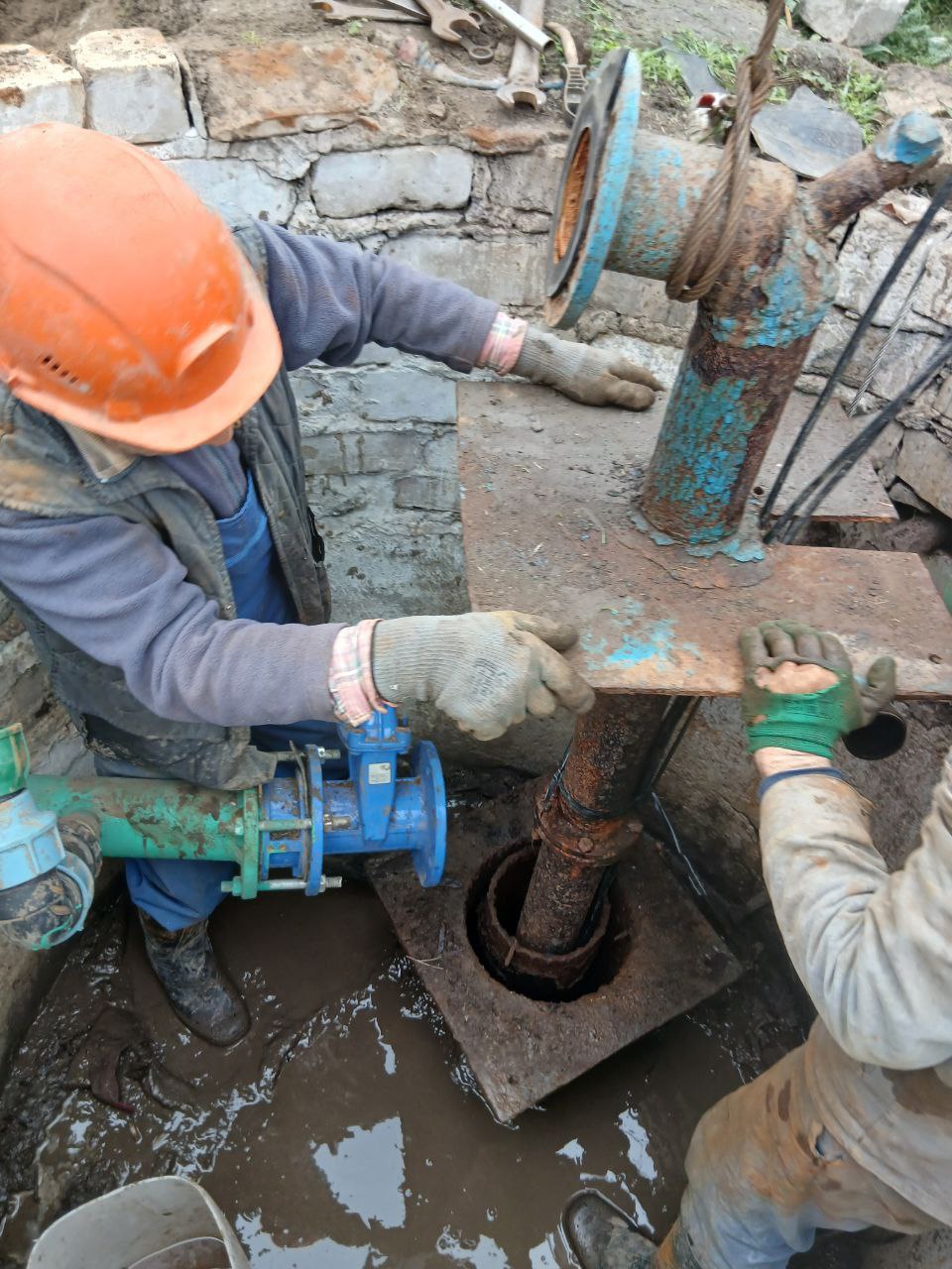 Сотрудниками Каховского ТПУ был выполнен ряд ремонтно-восстановительных работ на объектах водоснабжения округа Сотрудниками Каховского ТПУ был выполнен ряд ремонтно-восстановительных работ на объектах водоснабжения округа