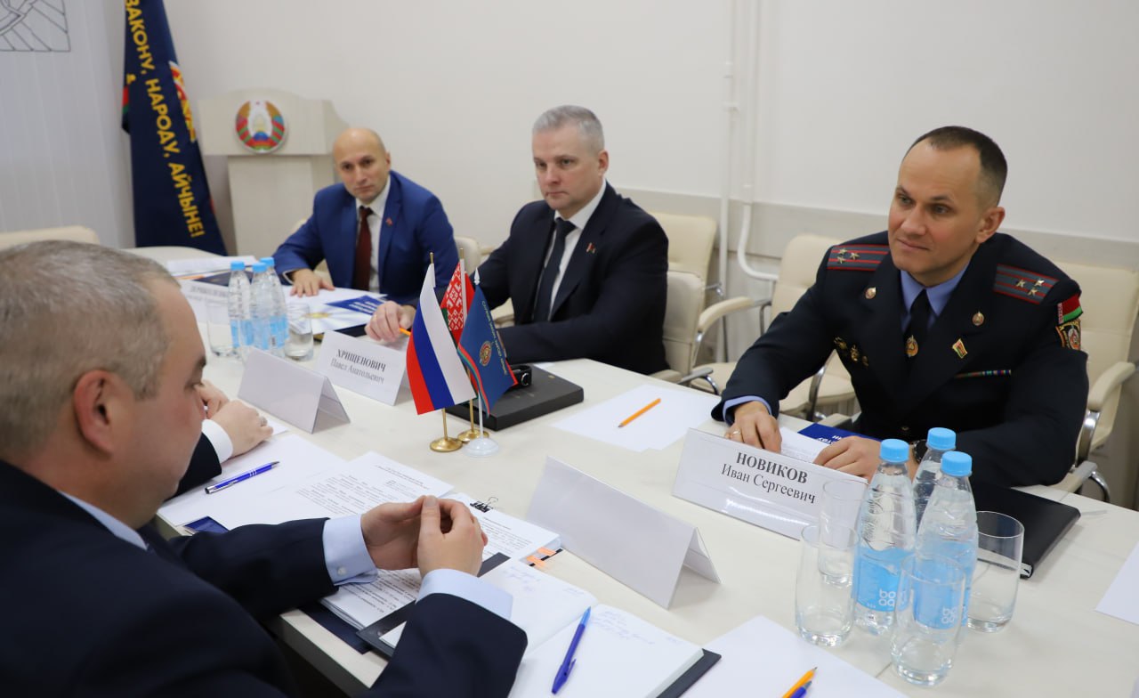 В эти дни делегация МВД России находится с визитом в нашей стране В эти дни делегация МВД России находится с визитом в нашей стране