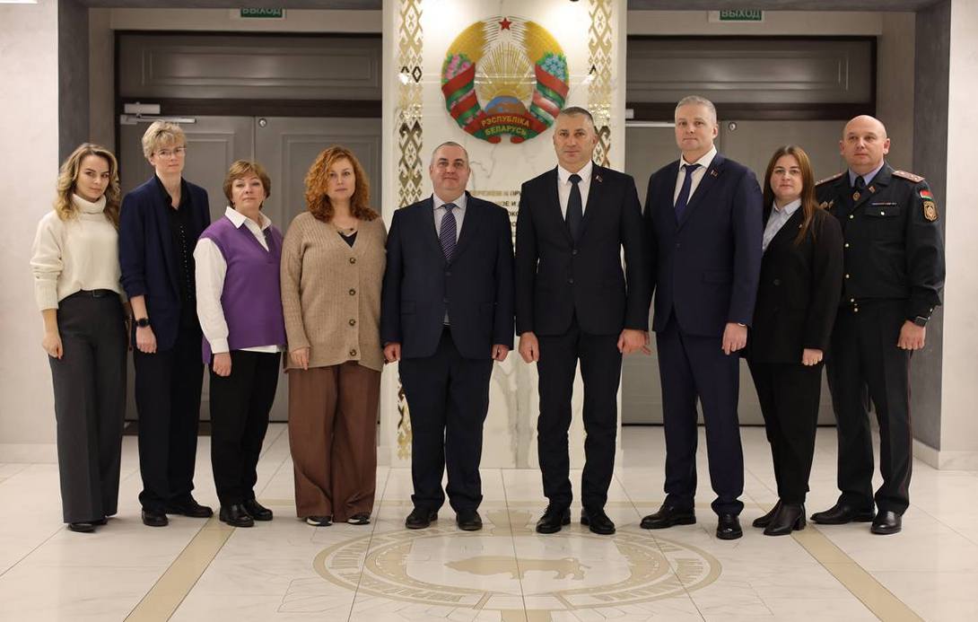 В эти дни делегация МВД России находится с визитом в нашей стране В эти дни делегация МВД России находится с визитом в нашей стране