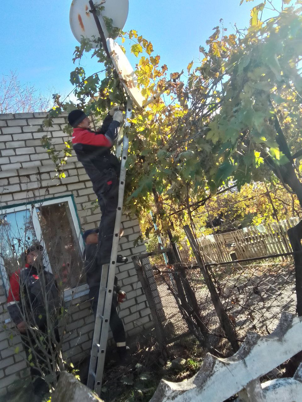 В Каховском округе продолжается демонтаж украинских спутниковых антенн «Горыныч» В Каховском округе продолжается демонтаж украинских спутниковых антенн «Горыныч»