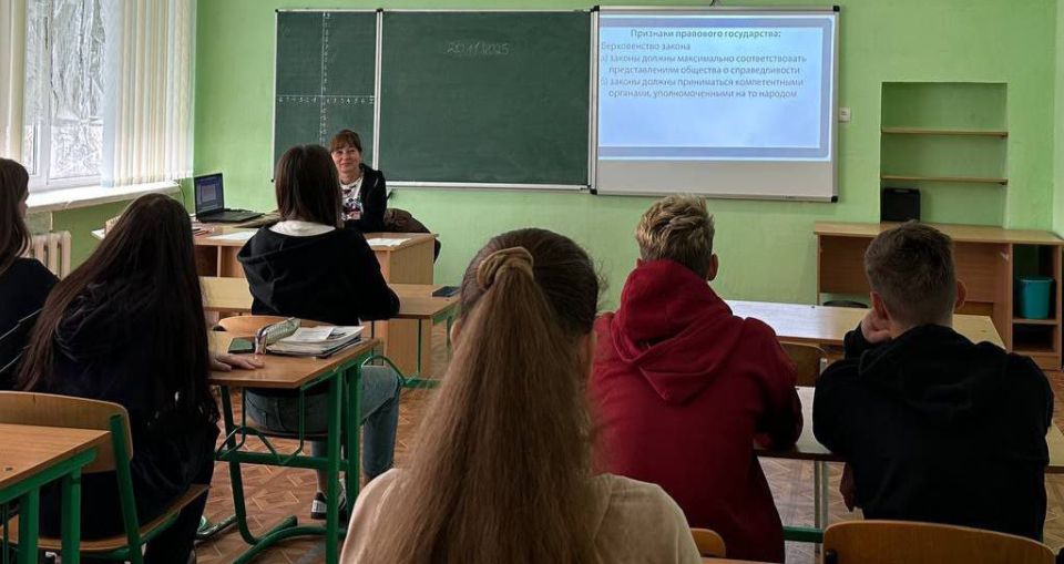 В Чернянской школе прошла "Неделя правовой помощи", приуроченная к Всероссийскому дню правовой помощи детям В Чернянской школе прошла "Неделя правовой помощи", приуроченная к Всероссийскому дню правовой помощи детям