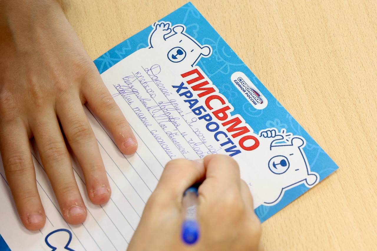 Тысячи игрушек приносят участники акции Единой России "Коробка храбрости", чтобы подарить радость маленьким героям Тысячи игрушек приносят участники акции Единой России "Коробка храбрости", чтобы подарить радость маленьким героям