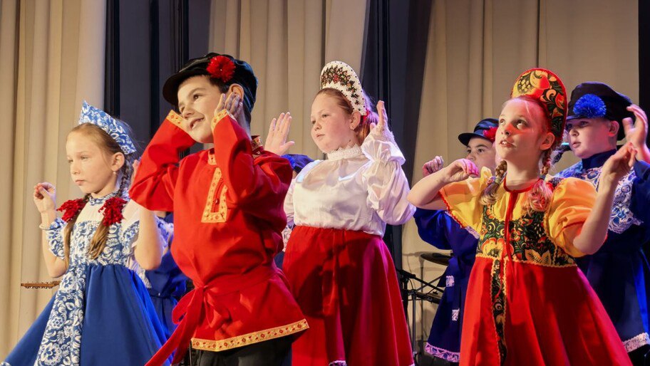 В Геническом доме культуры прошел концерт ко Дню матери