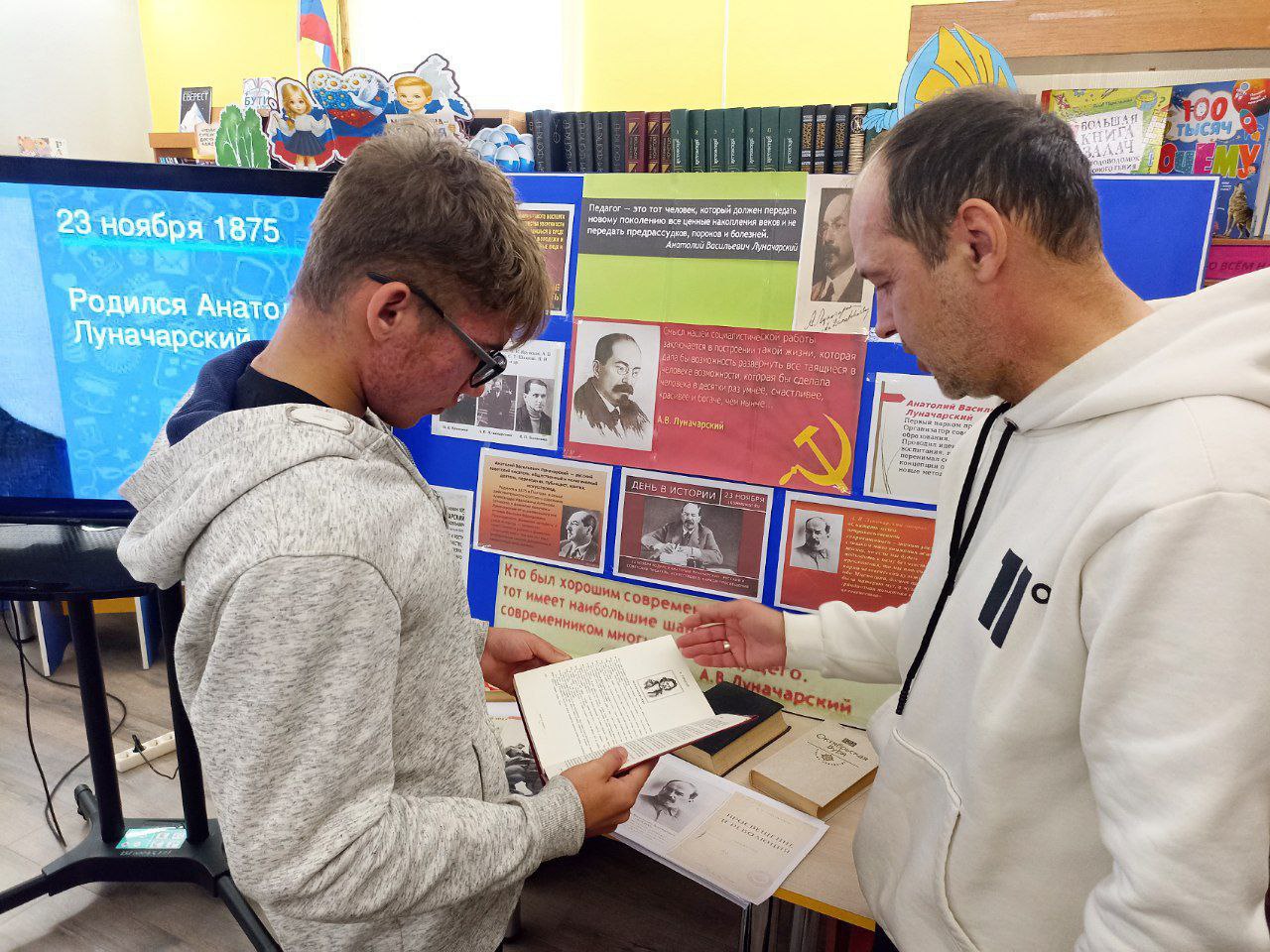 В Любимовском учреждении культуры открыта выставка-знакомство "Наркомовские 150" В Любимовском учреждении культуры открыта выставка-знакомство "Наркомовские 150"