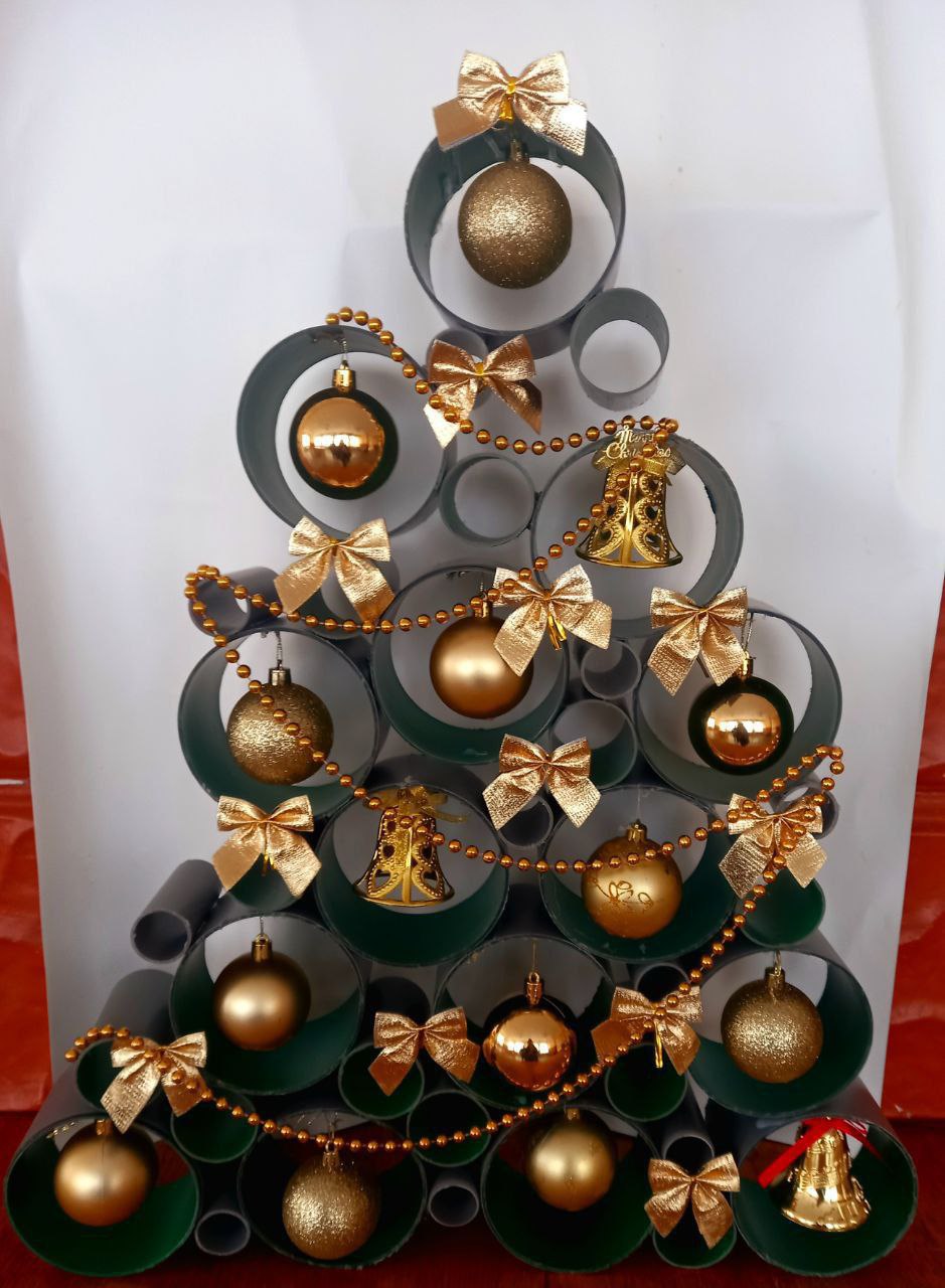 Волшебство своими руками: в селе Плавское создали «Креативную ёлку» Волшебство своими руками: в селе Плавское создали «Креативную ёлку»