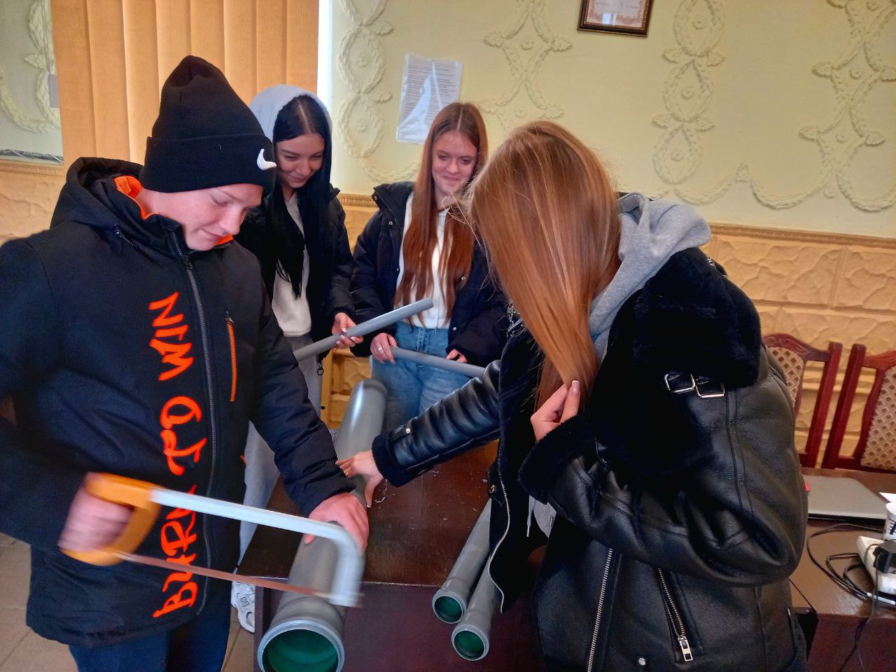 Волшебство своими руками: в селе Плавское создали «Креативную ёлку» Волшебство своими руками: в селе Плавское создали «Креативную ёлку»