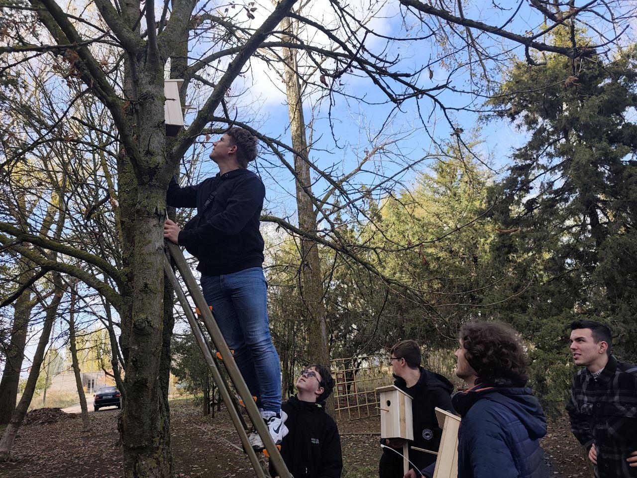 В Херсонском университете прошла акция по сохранению перелётных птиц В Херсонском университете прошла акция по сохранению перелётных птиц