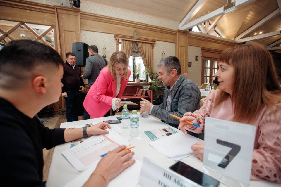 Бизнес-миссия в Смоленске: возможности, которые открылись предпринимателям Херсонской области Бизнес-миссия в Смоленске: возможности, которые открылись предпринимателям Херсонской области