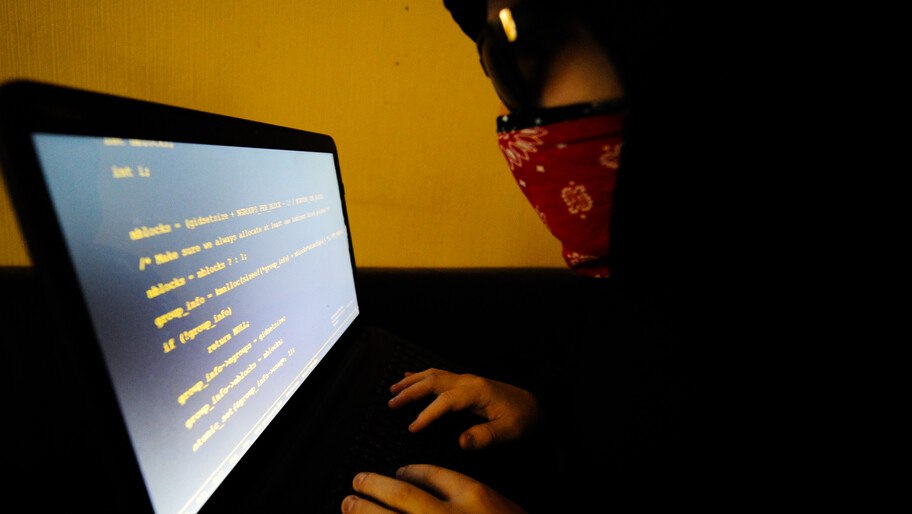 Холодный разум. Эксперт рассказал, как защититься от мошенников в эпоху нейросетей