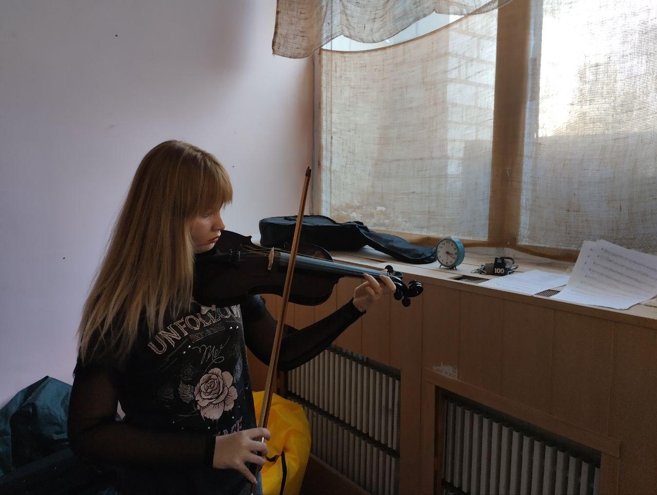 Скадовская молодежь проводит досуг в молодежном пространстве