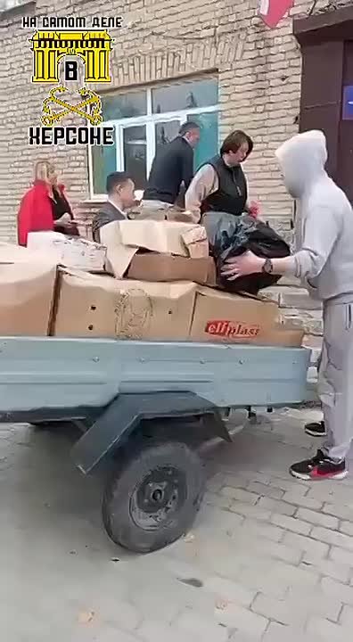 В Геническ доставили 5 тонн гуманитарной помощи из Краснодарского края!