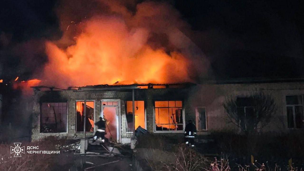 Взрывы в Чернигове.... В Карюковке уничтожен Детский дом творчества. Дгадываемся, кто там "творил" Взрывы в Чернигове.... В Карюковке уничтожен Детский дом творчества. Дгадываемся, кто там "творил"