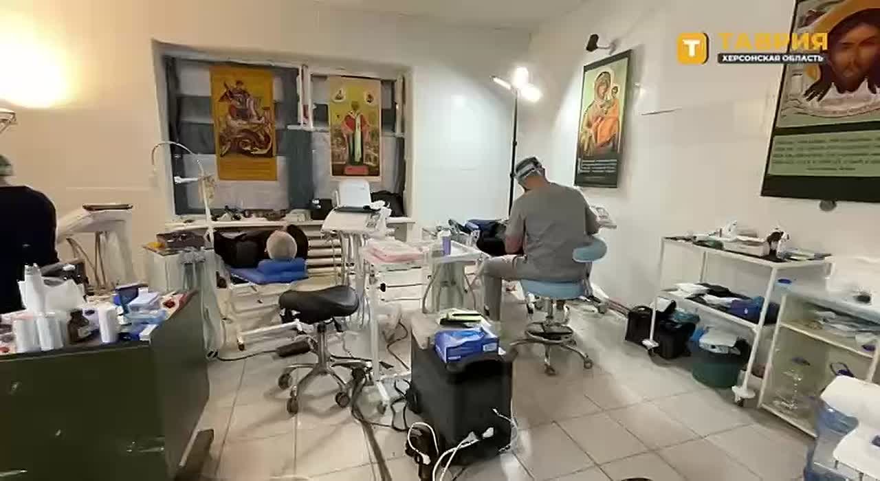 Российские стоматологи-волонтеры оказывают стоматологическую помощь военнослужащим группировки "Днепр" в зоне СВО